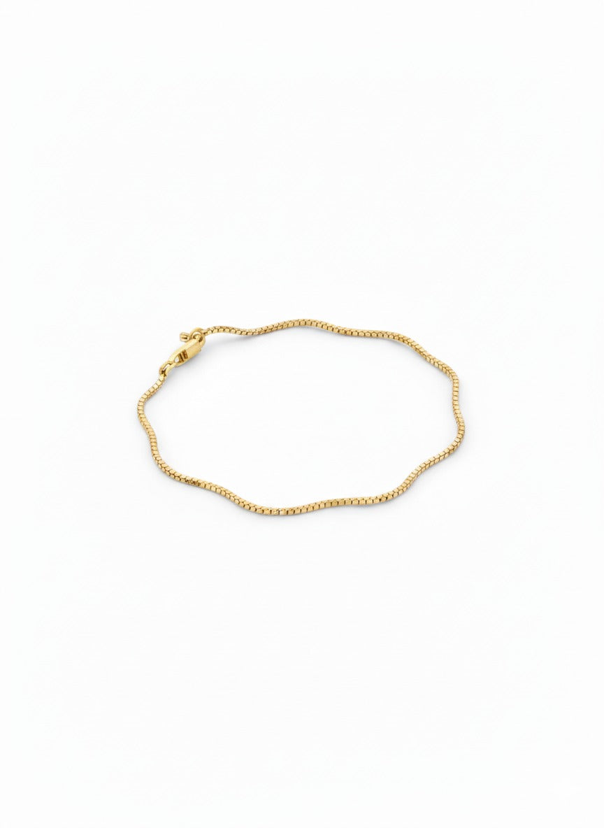 Close up of Gold Serene Chain Bracelet in BIS Hallmarked Gold | RareCut Lab Grown Diamonds