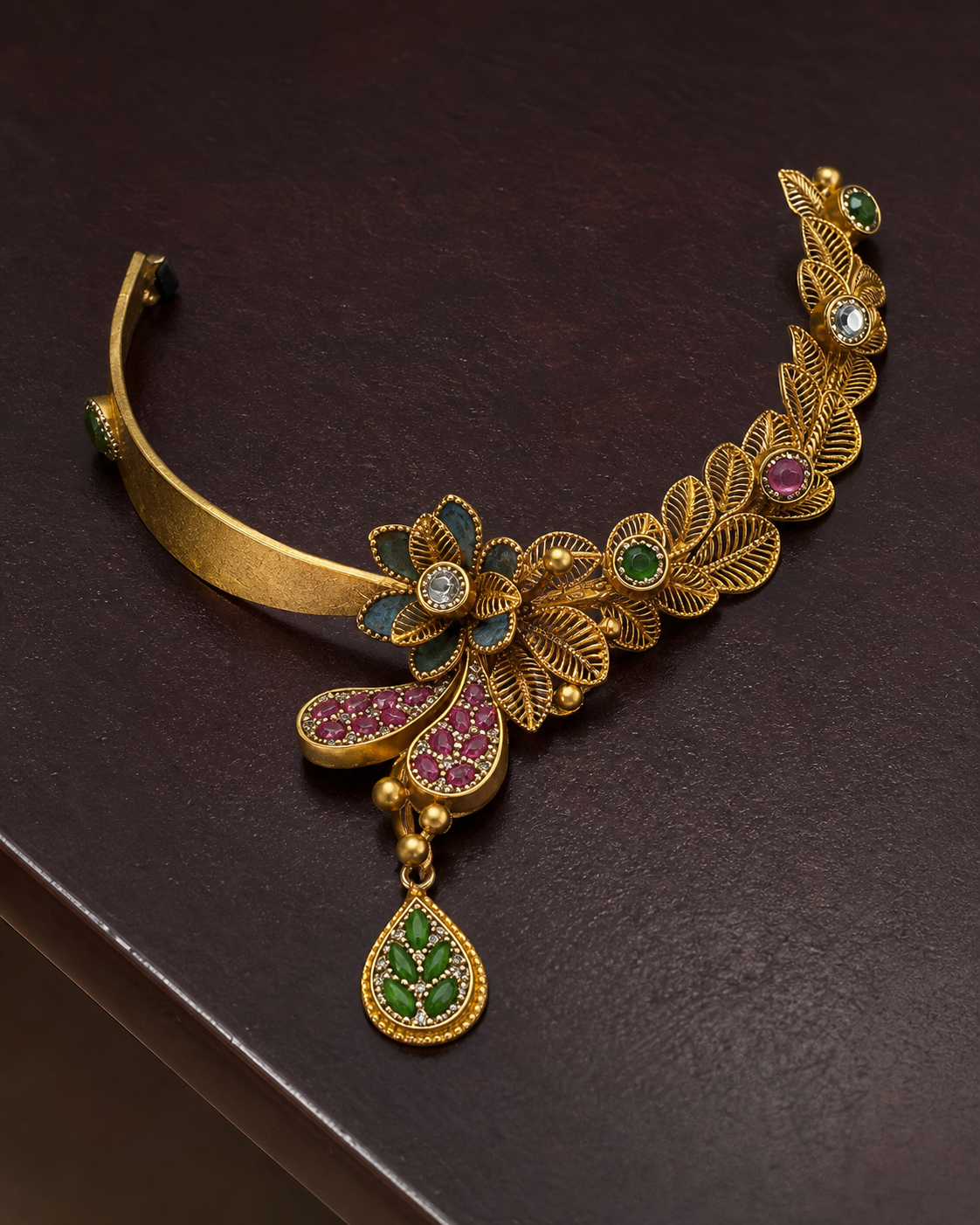 Heritage 17 Neckpiece